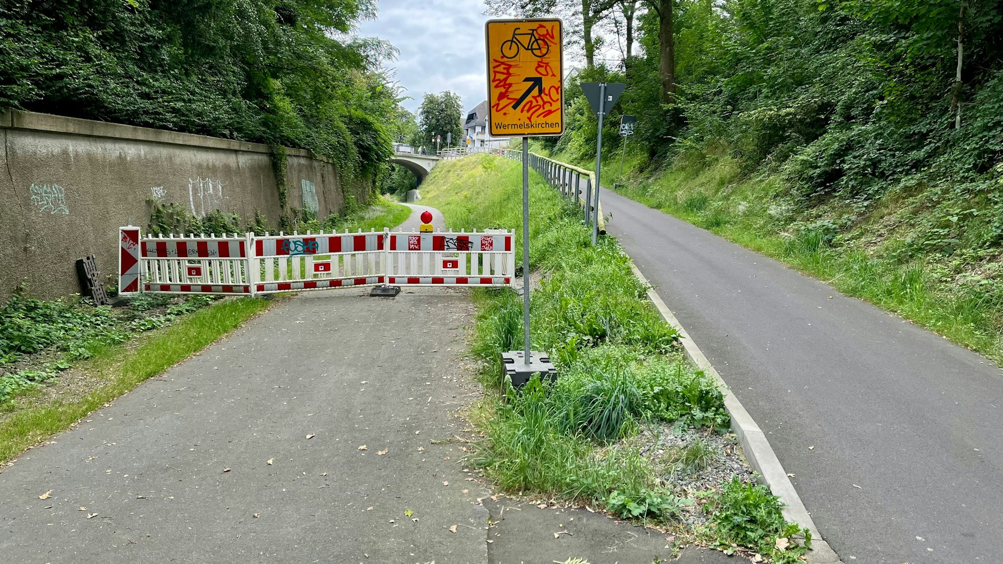 Sperre an der Balkantrasse in Burscheid