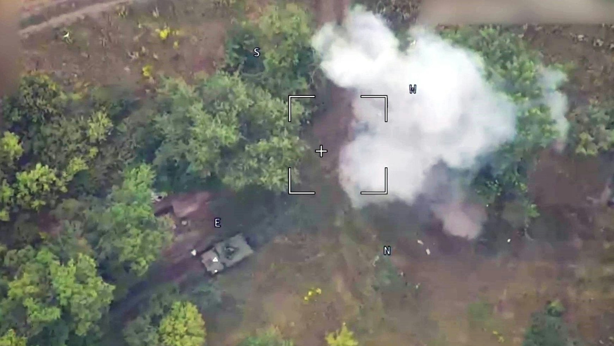 Ein Foto, das vom russischen Verteidigungsministerium veröffentlicht wurde, soll ukrainische Militärfahrzeuge in der russischen Region zeigen.