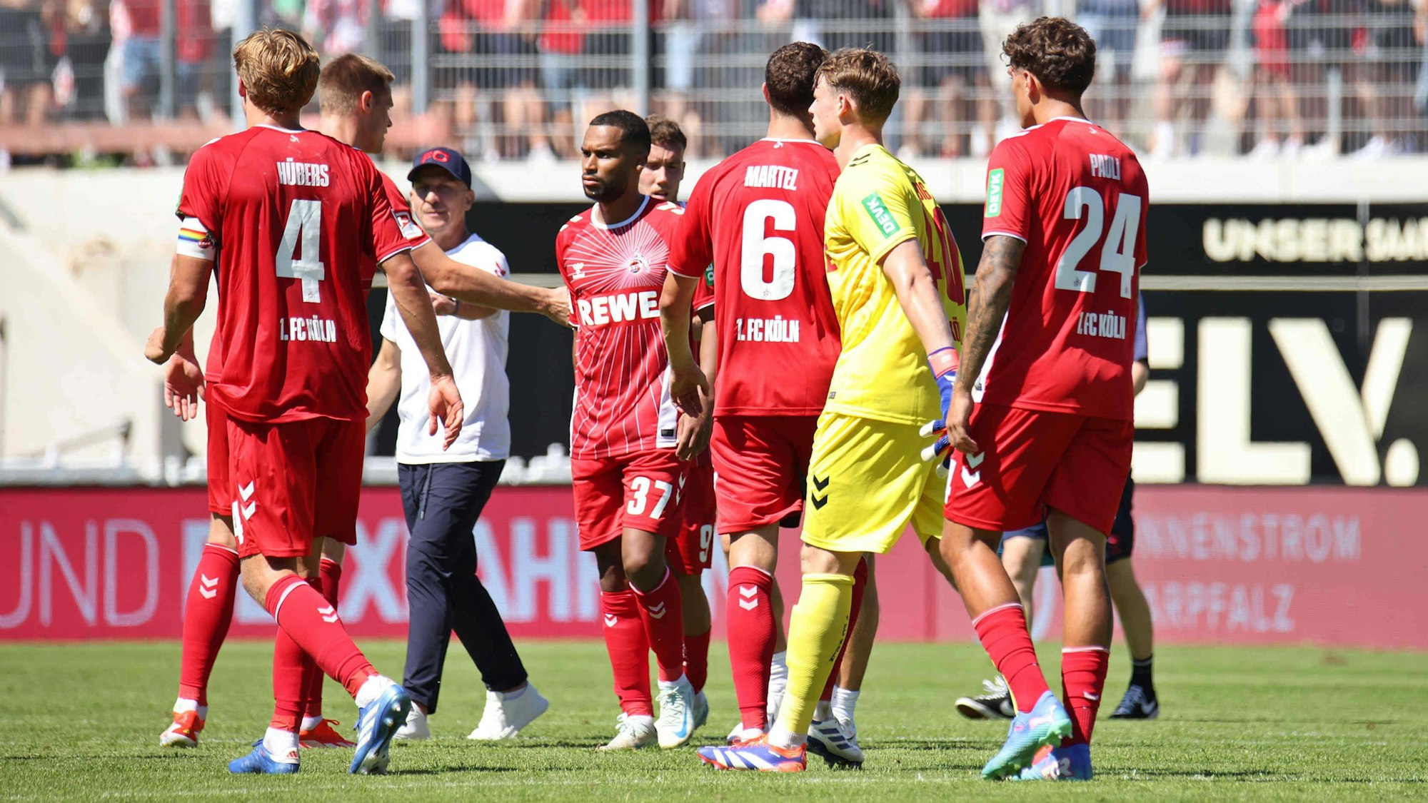 Gemischte Gefühle bei den Kölnern nach dem späten Ausgleich in Elversberg.