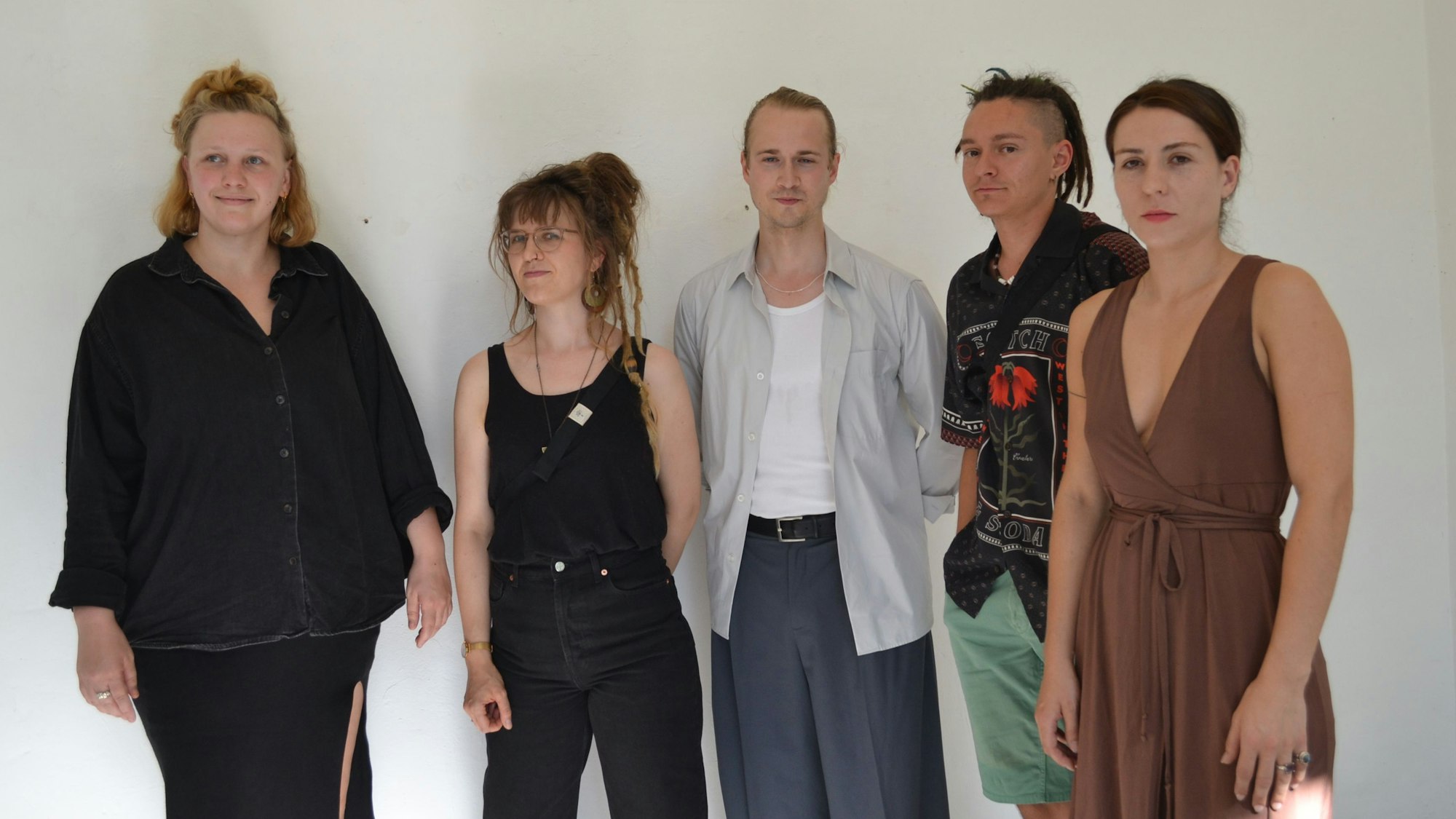 Studierende der Kunstakademie Düsseldorf stellen unter dem Motto „Notes from the underground“ in Siegburg aus.
: Einige der ausstellenden Studierenden.