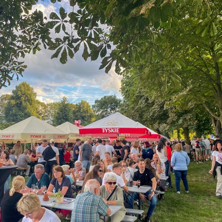 Tausende Menschen waren am Wochenende wieder auf der Bierbörse in Opladen zu Gast.