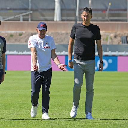 Gerhard Struber und FC-Sportchef Christian Keller haben schon früh in der Saison Gesprächsbedarf.