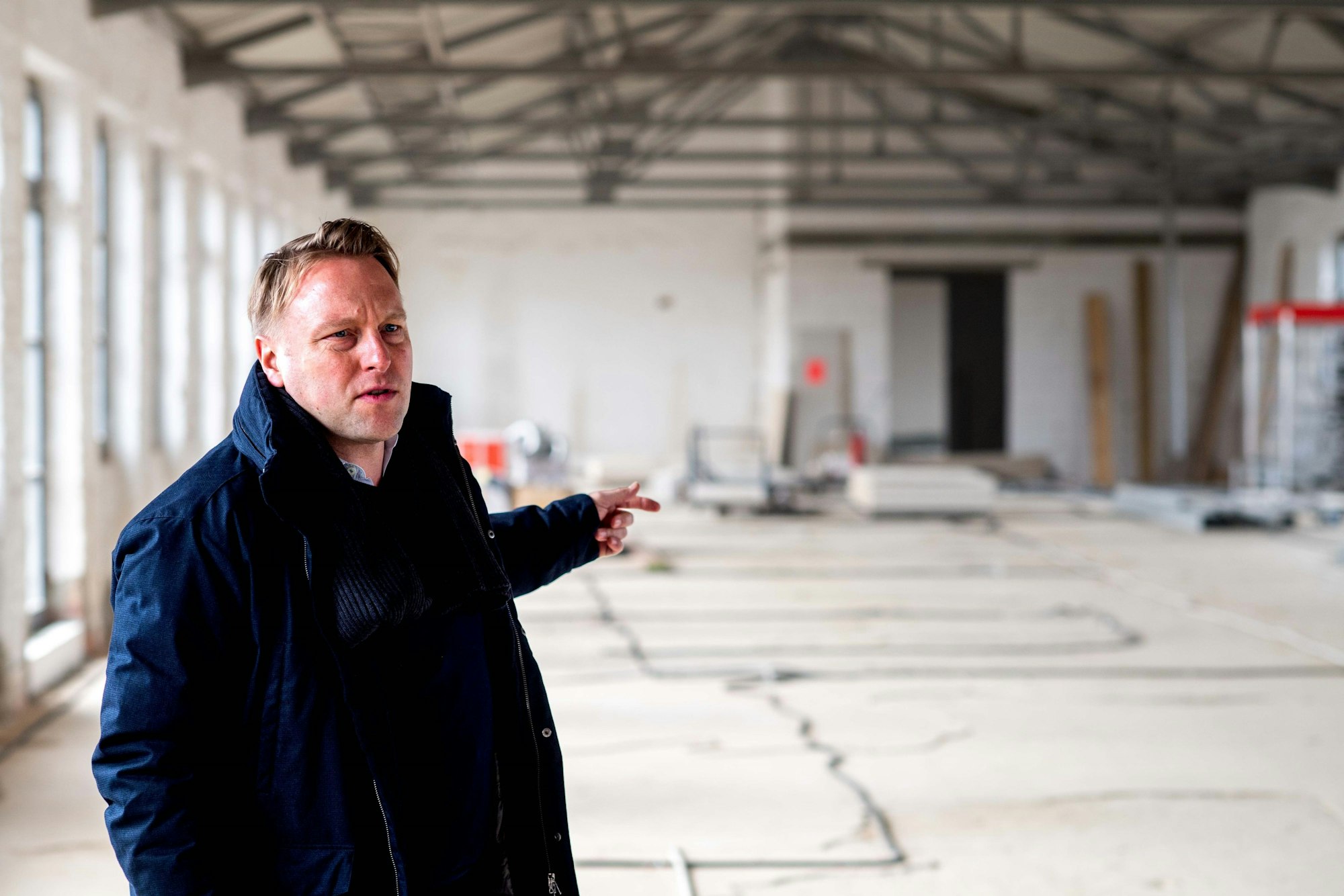 Martin Schommer steht in einer der Hallen der Alten Tuchfabrik.
