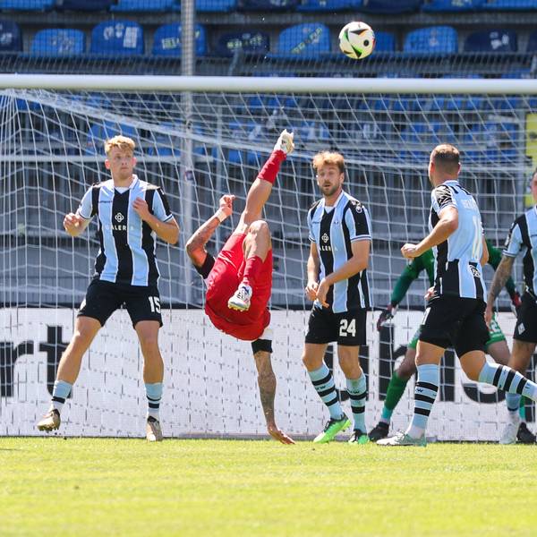 Fussball: 3. Liga, 2. Spieltag, SV Waldhof Mannheim - FC Viktoria Köln am 10.08.2024 in Mannheim Carl-Benz-Stadion, Deutschland, Tor zum 1:1 durch Fallrückzieher von Lex Tyger Lobinger FC Viktoria Köln, 09 Mannheim Carl-Benz-Stadion Deutschland *** Soccer 3 Liga, Matchday 2, SV Waldhof Mannheim FC Viktoria Köln on 10 08 2024 at Mannheim Carl Benz Stadion , Germany, Goal for 1 1 by drop kick from Lex Tyger Lobinger FC Viktoria Köln, 09 Mannheim Carl Benz Stadion Germany Copyright: xFranzxReindelx