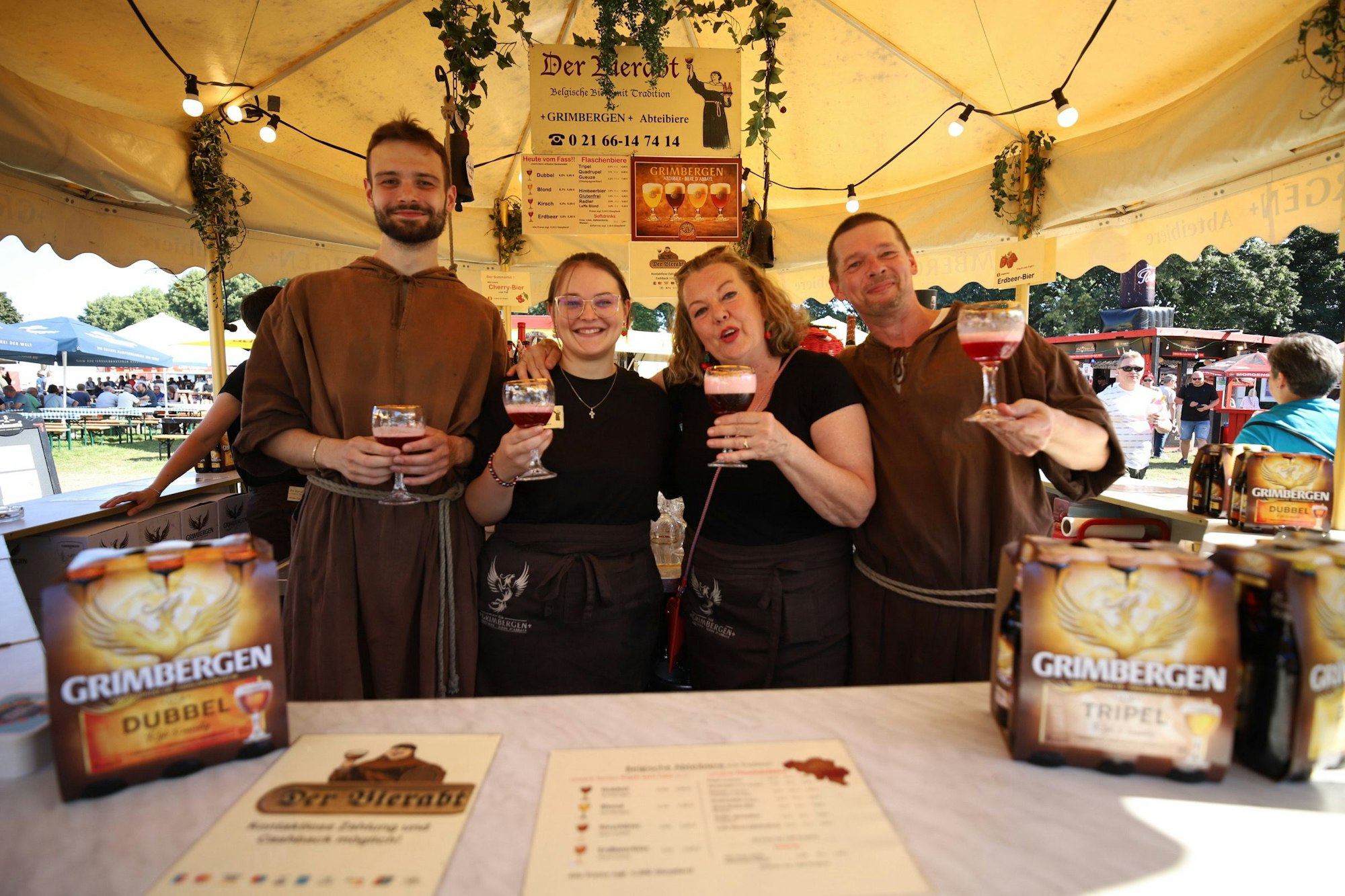 Der „Bierarbt" aus Mönchengladbach mit seinem Stand auf der Bierbörse.