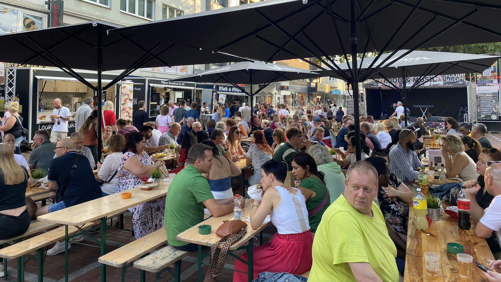 In Wiesdorf fand zum ersten Mal ein Streetfood-Festival statt. Die Werbegemeinschaft zieht ein positives Fazit.