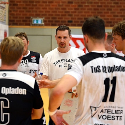10.08.2024, Handball-Tus Opladen-Limburg
mitte: TR: Stefan Scharfenberg (Opladen)
Foto: Uli Herhaus