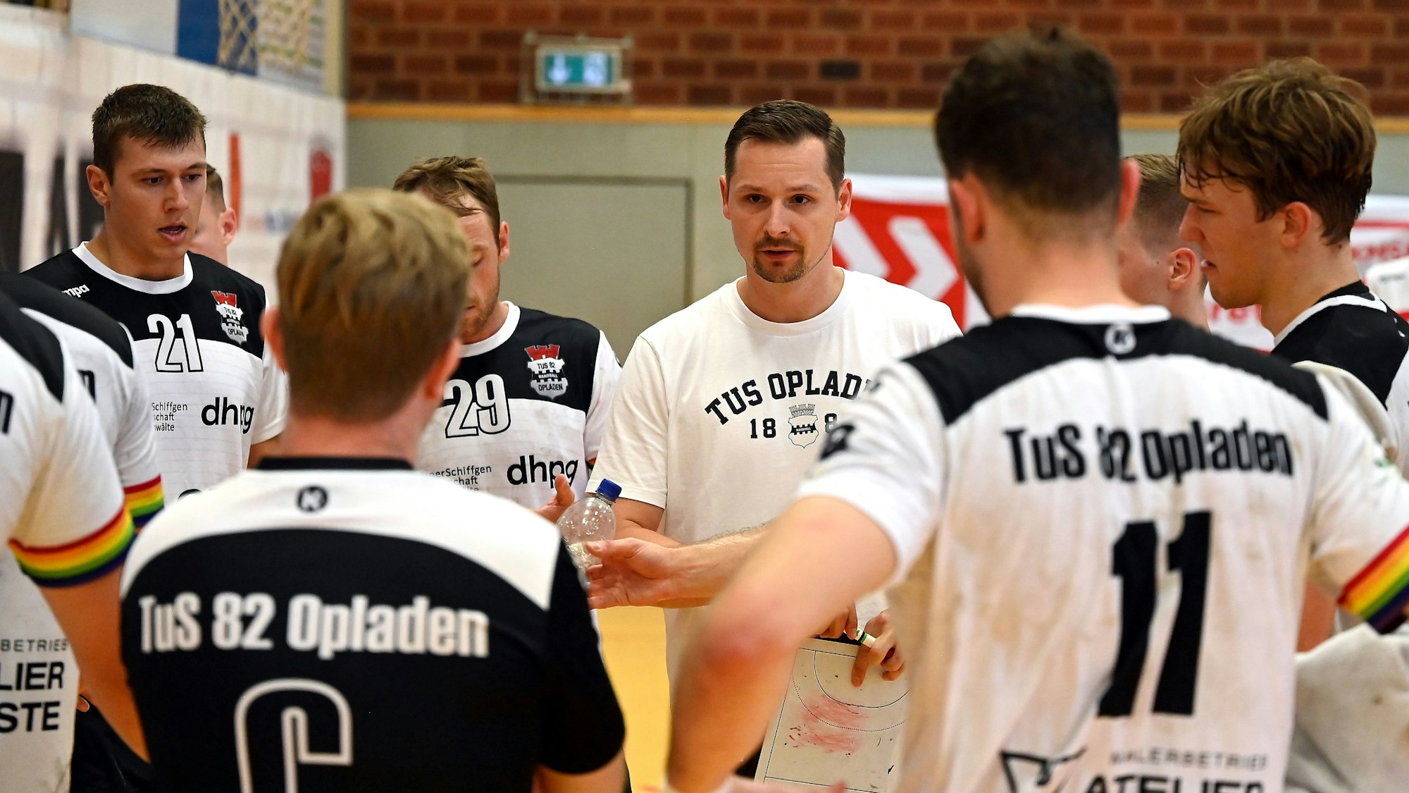 10.08.2024, Handball-Tus Opladen-Limburg
mitte: TR: Stefan Scharfenberg (Opladen)
Foto: Uli Herhaus