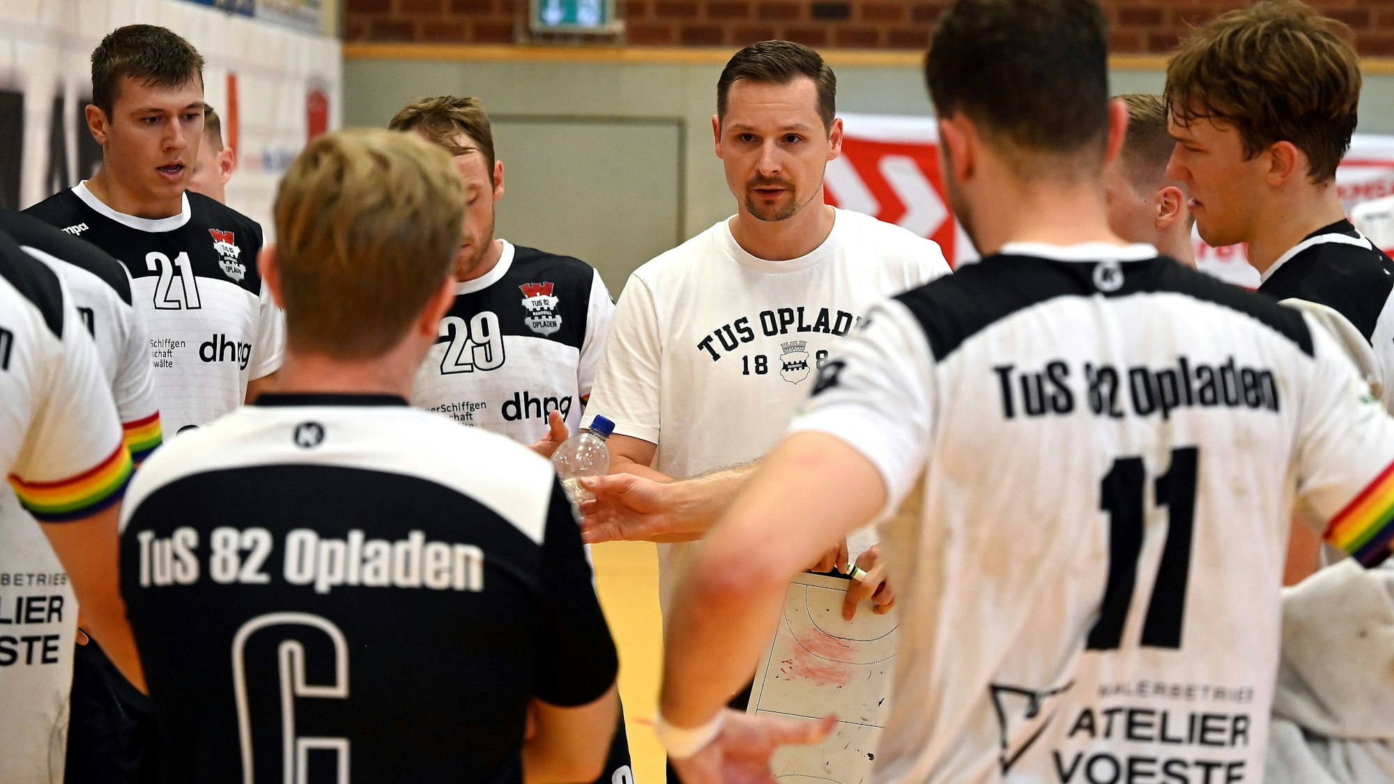 10.08.2024, Handball-Tus Opladen-Limburg
mitte: TR: Stefan Scharfenberg (Opladen)
Foto: Uli Herhaus