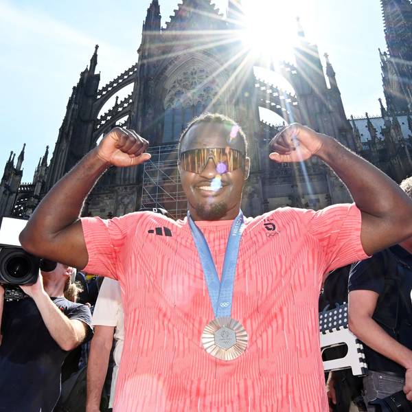 Bei den Olympischen Spielen in Paris 2024 gewann Boxer Nelvie Tiafack die Bronze-Medaille. Beim Empfang der deutschen Olympia-Mannschaft wurde er vor dem Kölner Dom gefeiert.
