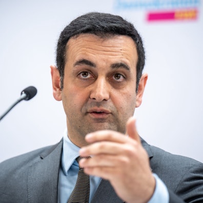 Bijan Djir-Sarai, FDP Generalsekretär, spricht bei einer Pressekonferenz nach der FDP Präsidiumssitzung.