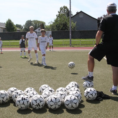 Bei der SpVgg Lülsdorf-Ranzel findet in dieser Woche ein königsliches Fußball-Camp statt. Die Fundación Real Madrid Clinic ist eine Woche lang zu Gast.