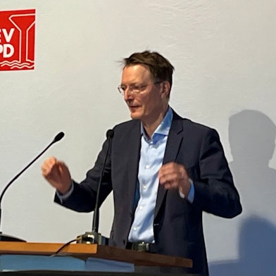 Karl Lauterbach, Bundesgesundheitsminister und SPD-Abgeordneter, will erneut für den Wahlkreis Mülheim/Leverkusen in den Bundestag. (Archivfoto)