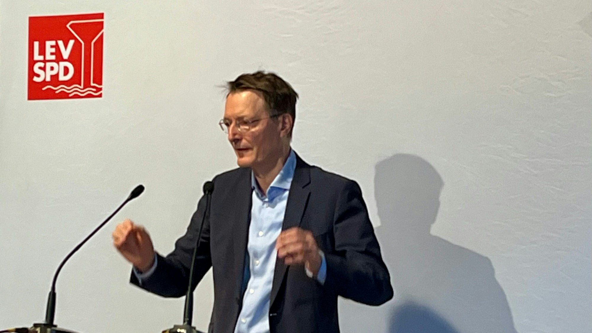 Karl Lauterbach, Bundesgesundheitsminister und SPD-Abgeordneter, will erneut für den Wahlkreis Mülheim/Leverkusen in den Bundestag. (Archivfoto)