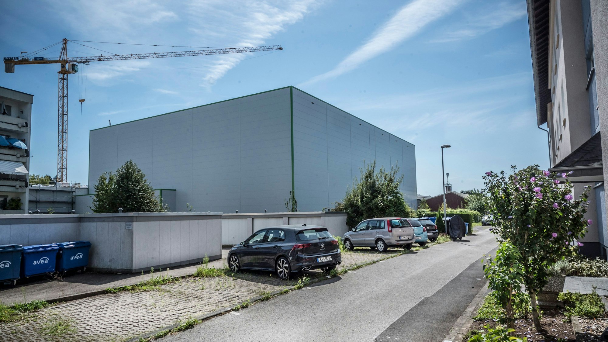 Die Rückseite aus dem Wohngebiet betrachtet: Das Stammwerk von Gierlichs Wellpappe an der Maurinusstraße wird erweitert.