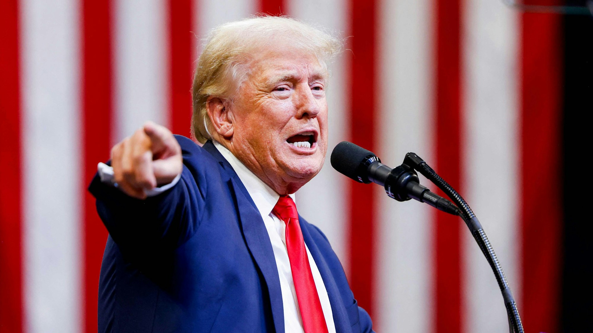 Donald Trump bei seinem ersten Wahlkampfauftritt seit Tagen am Freitag in Bozeman im US-Bundesstaat Montana.