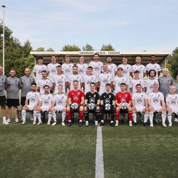 Mannschaftsfoto der Landesliga-Fußballer des FV Wiehl.