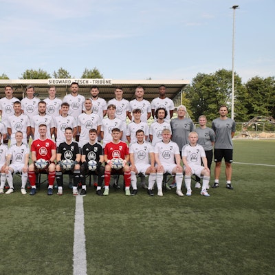 Mannschaftsfoto der Landesliga-Fußballer des FV Wiehl.