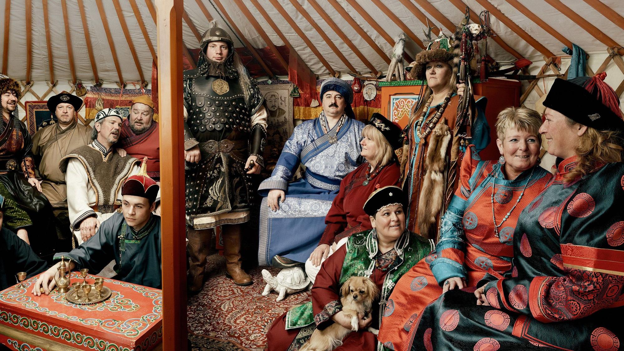 Heute sind die Kostüme der Mongolen bis ins Detail den historischen Vorbildern nachempfunden.