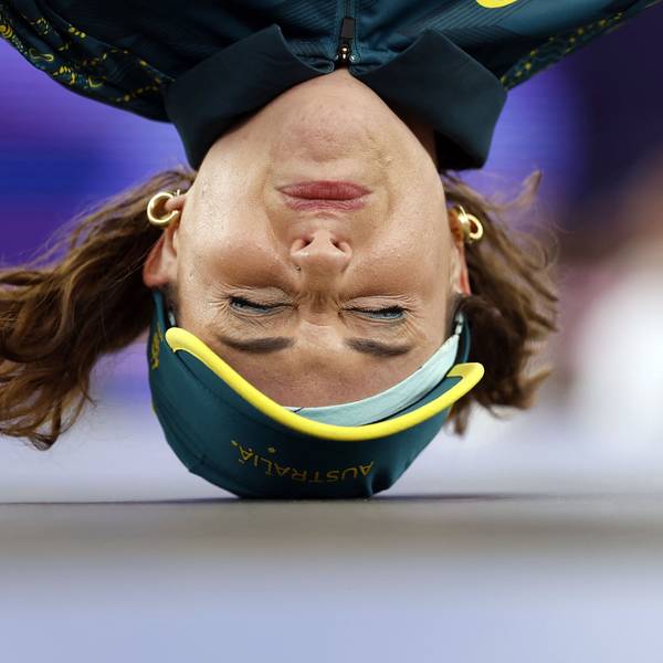 TOPSHOT - Australia's Rachael Gunn, known as Raygun competes in the Women's Breaking dance Round robin of the Paris 2024 Olympic Games at La Concorde in Paris, on August 9, 2024. (Photo by Odd ANDERSEN / AFP)