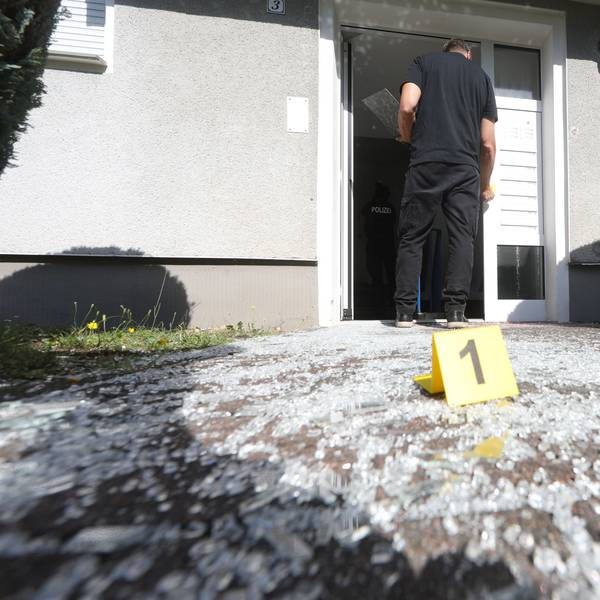 Am frühen Montagmorgen hat es in Köln erneut eine Explosion vor einem Haus gegeben. Dieses Mal ermittelt die Polizei in Zündorf. Foto: Redaktion