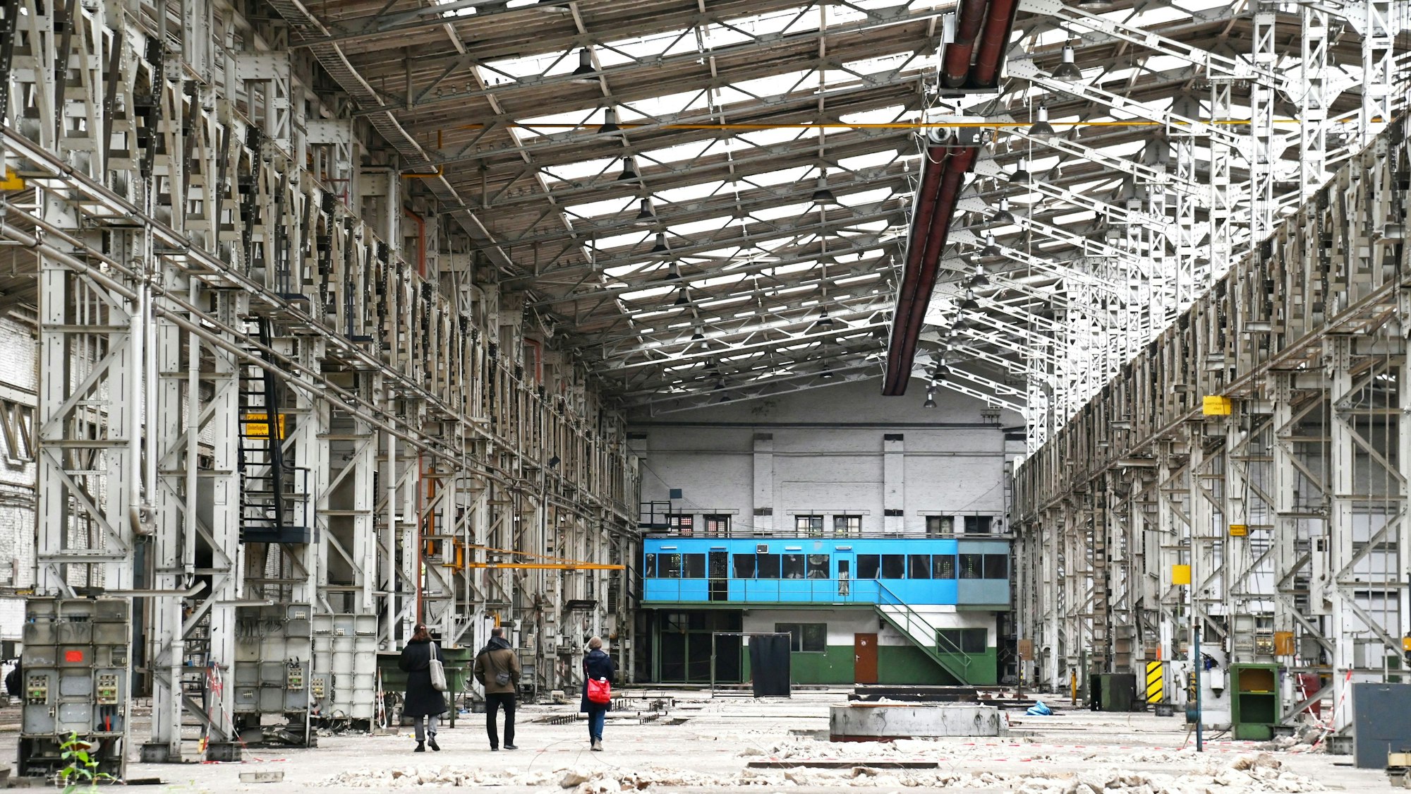 Eine Begehung der Hallen Kalk (70 und 71) im Jahr 2024, in denen das neue Migrationsmuseum Selma entstehen sollte.