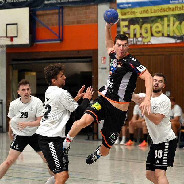 10.08.2024, Handball-Bergische Panther-Mönchengladb
mitte: Simic (Panther)
Foto: Uli Herhaus