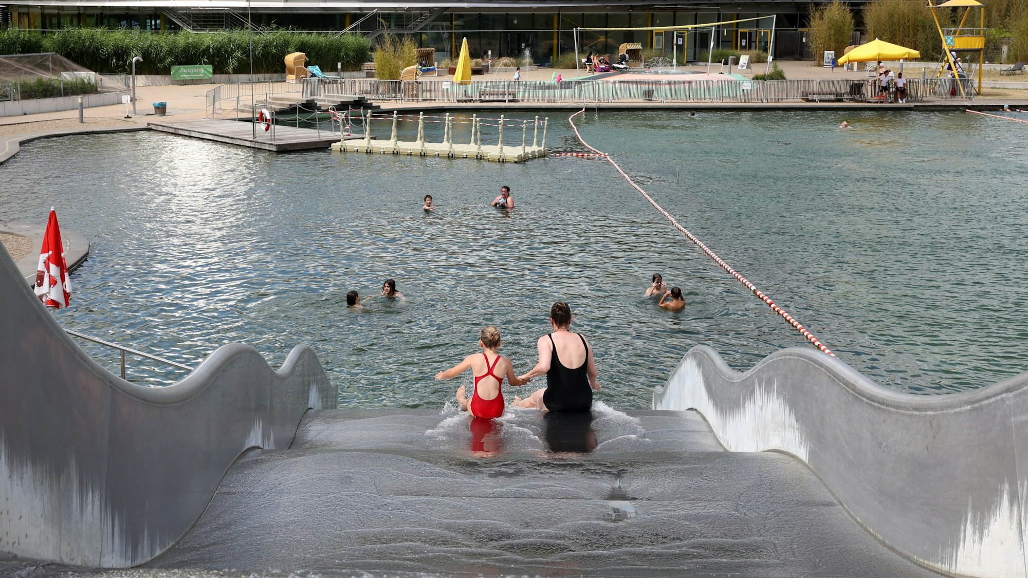 12.07.2023
Köln:
Freibad-Test: Wir testen die Freibäder in Köln. Lentpark.
Lentstraße 30
Foto:Martina Goyert