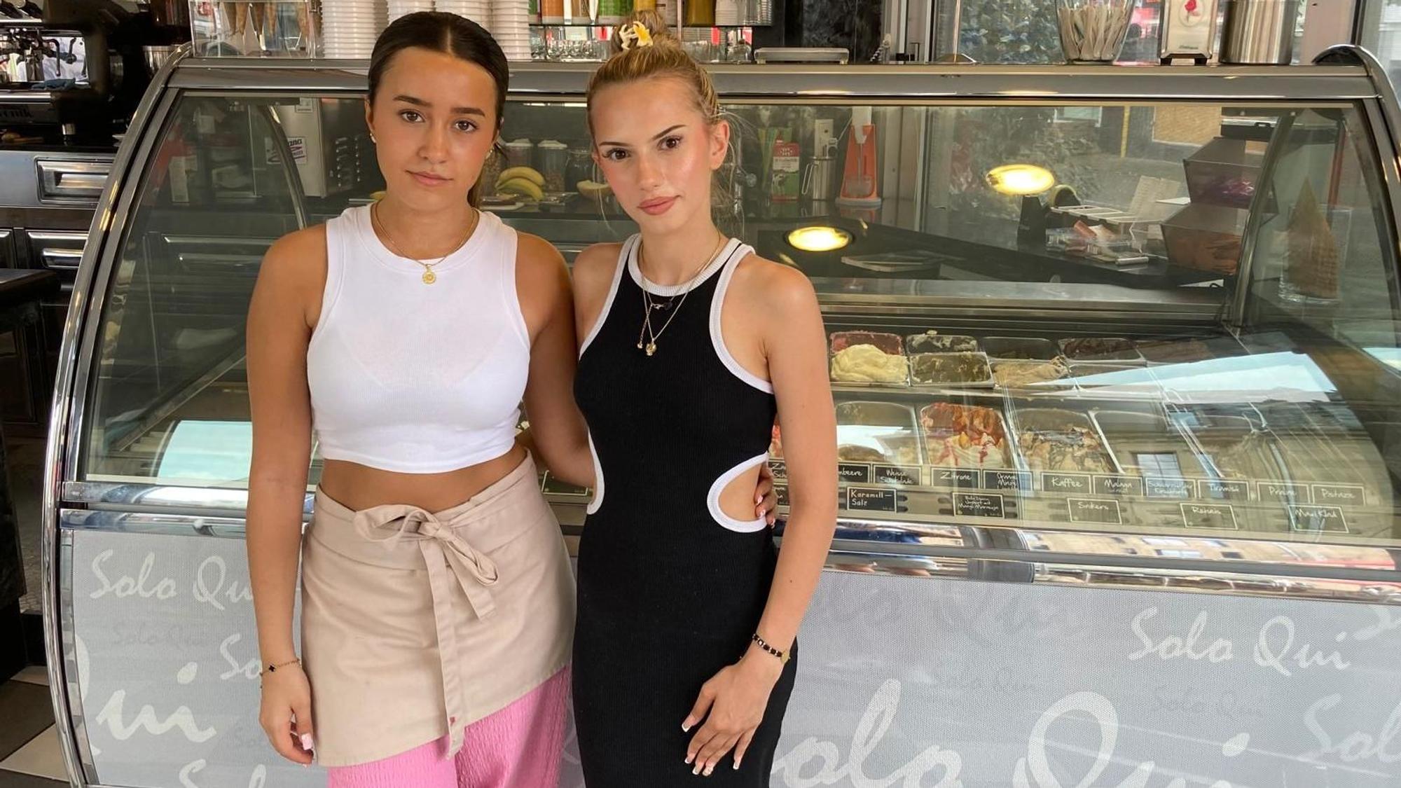 Vera Bytyqi und Daschurija Berisha sind vor der Eistheke zu sehen.