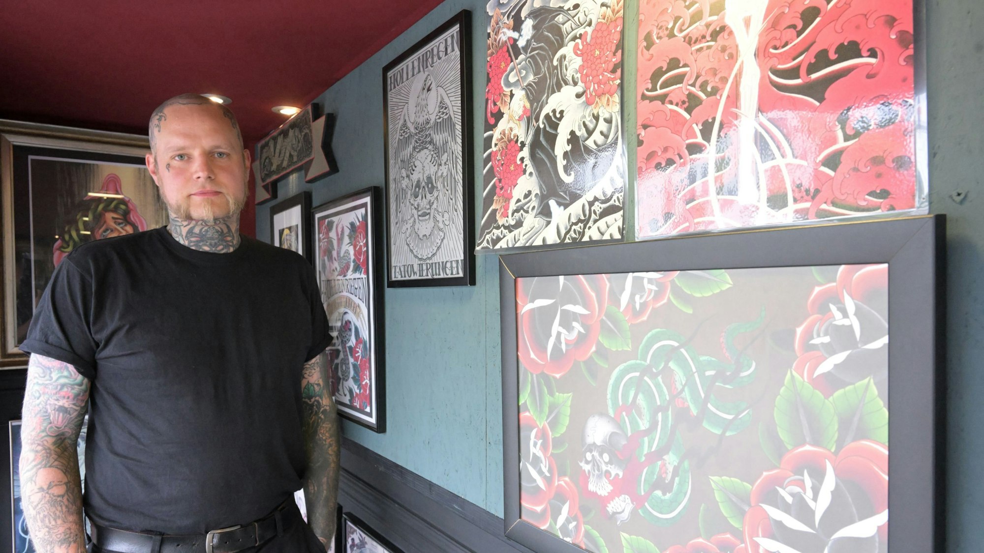 Lesie Mackie betreibt das Tattoo-Studio Höllenregen.