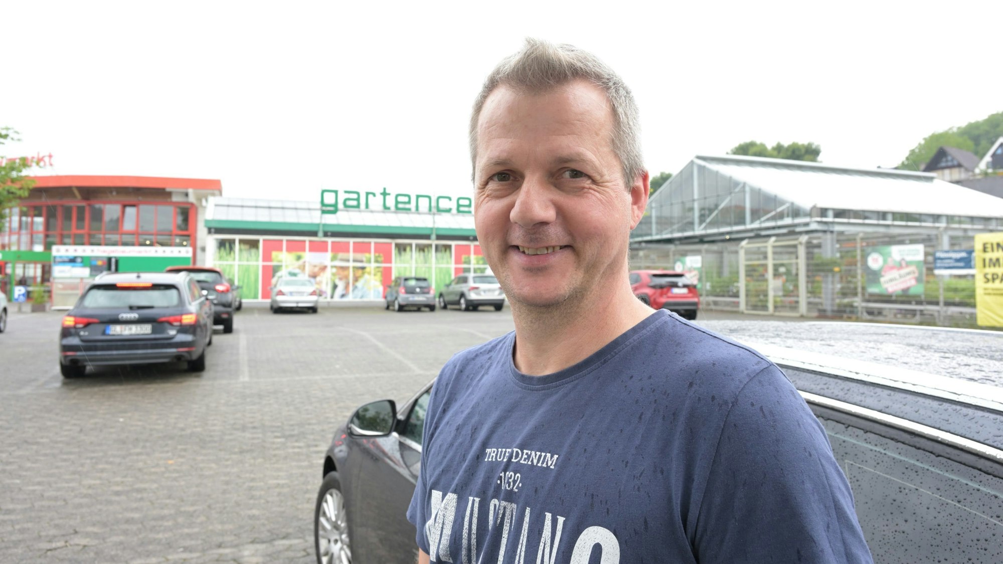 Guido Windscheif ist froh, dass der Baumarkt wieder geöffnet hat.