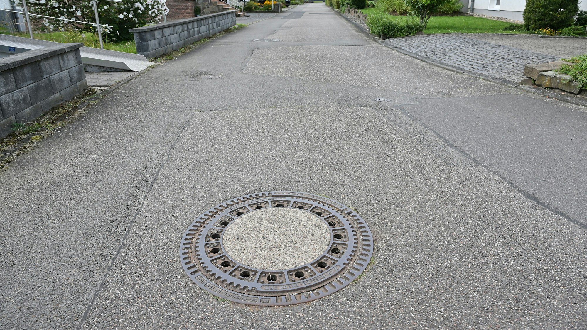 So sieht die Straße aus, wenn sie nicht überflutet ist.