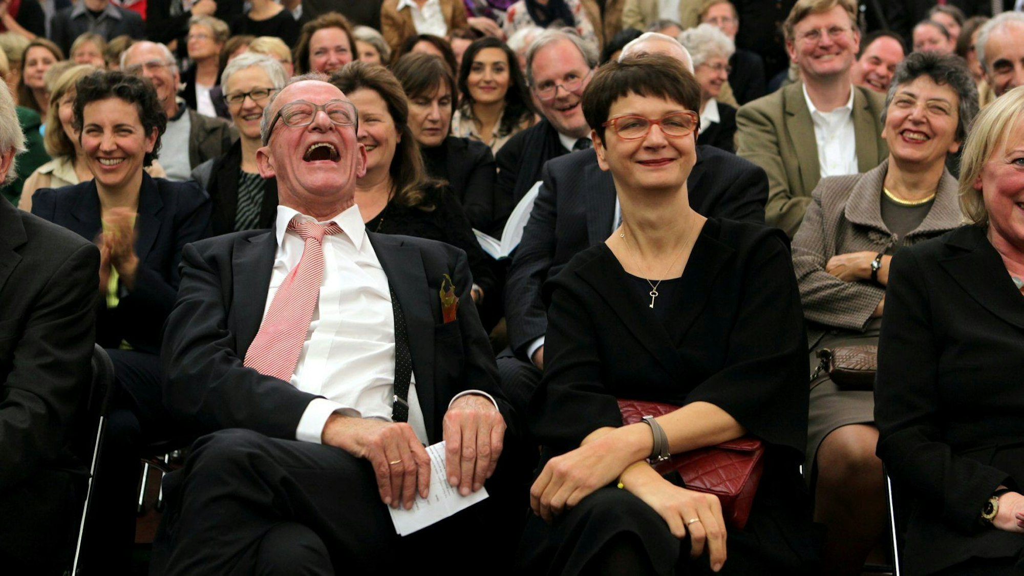 Kasper König lacht schallend.