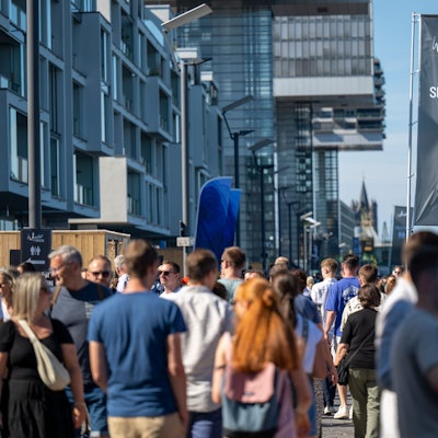 10.08.2024, Köln: Das Weinfest am Rhein findet im Rheinauhafen statt. Foto: Uwe Weiser