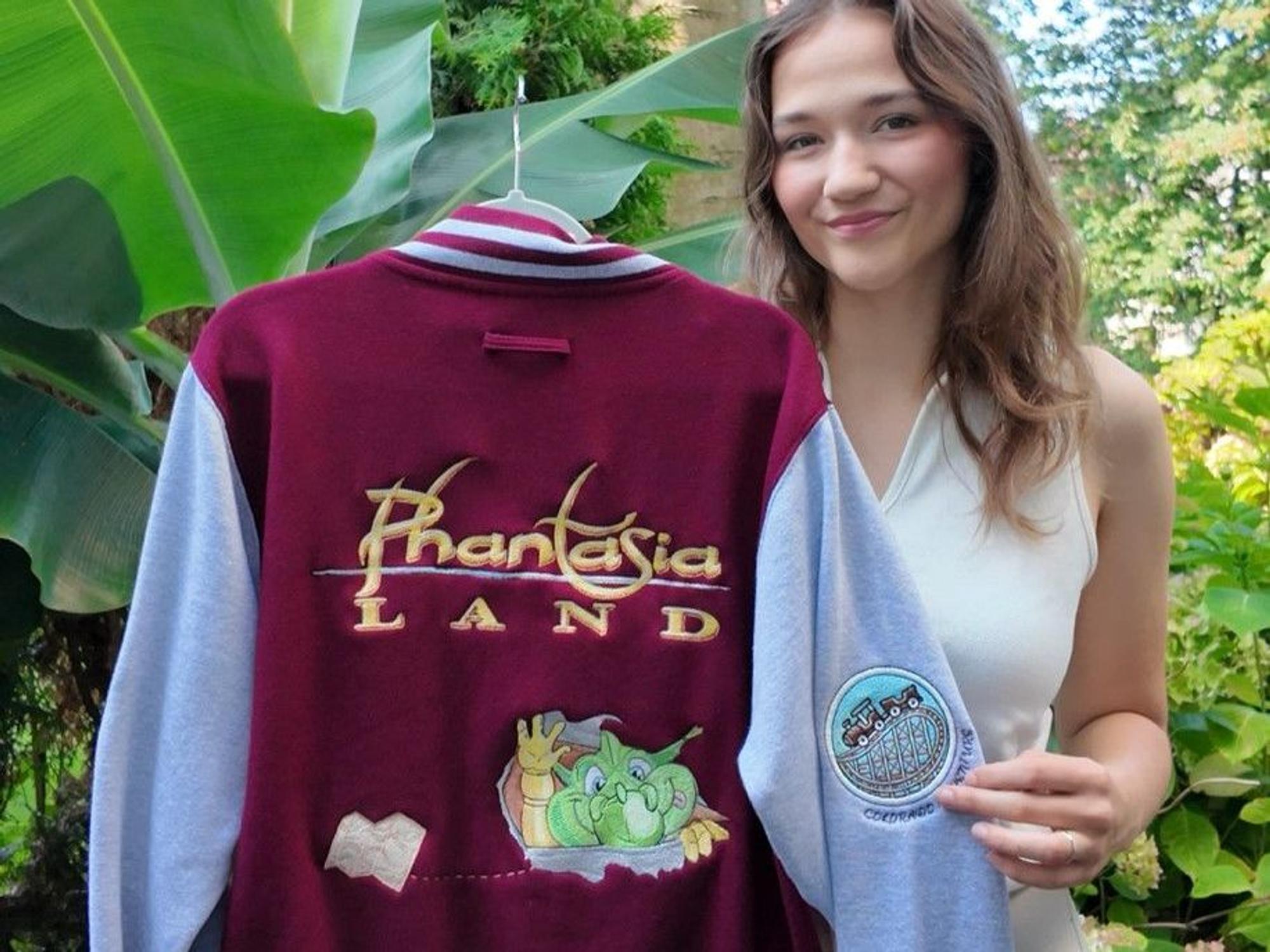 Die vielen Details auf der Phantasialand-Jacke hat Lena Lind selbst entworfen.