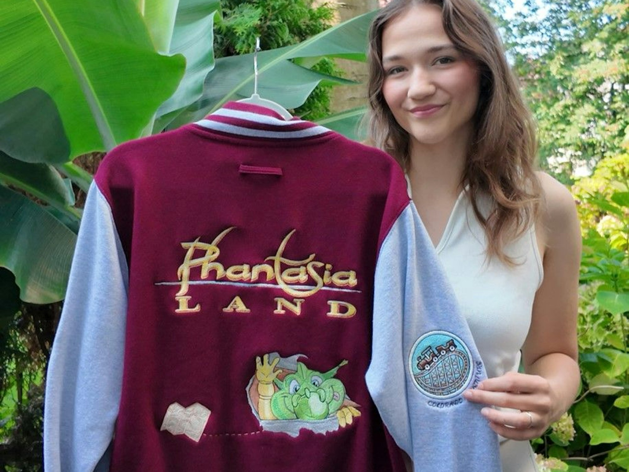 Die vielen Details auf der Phantasialand-Jacke hat Lena Lind selbst entworfen.