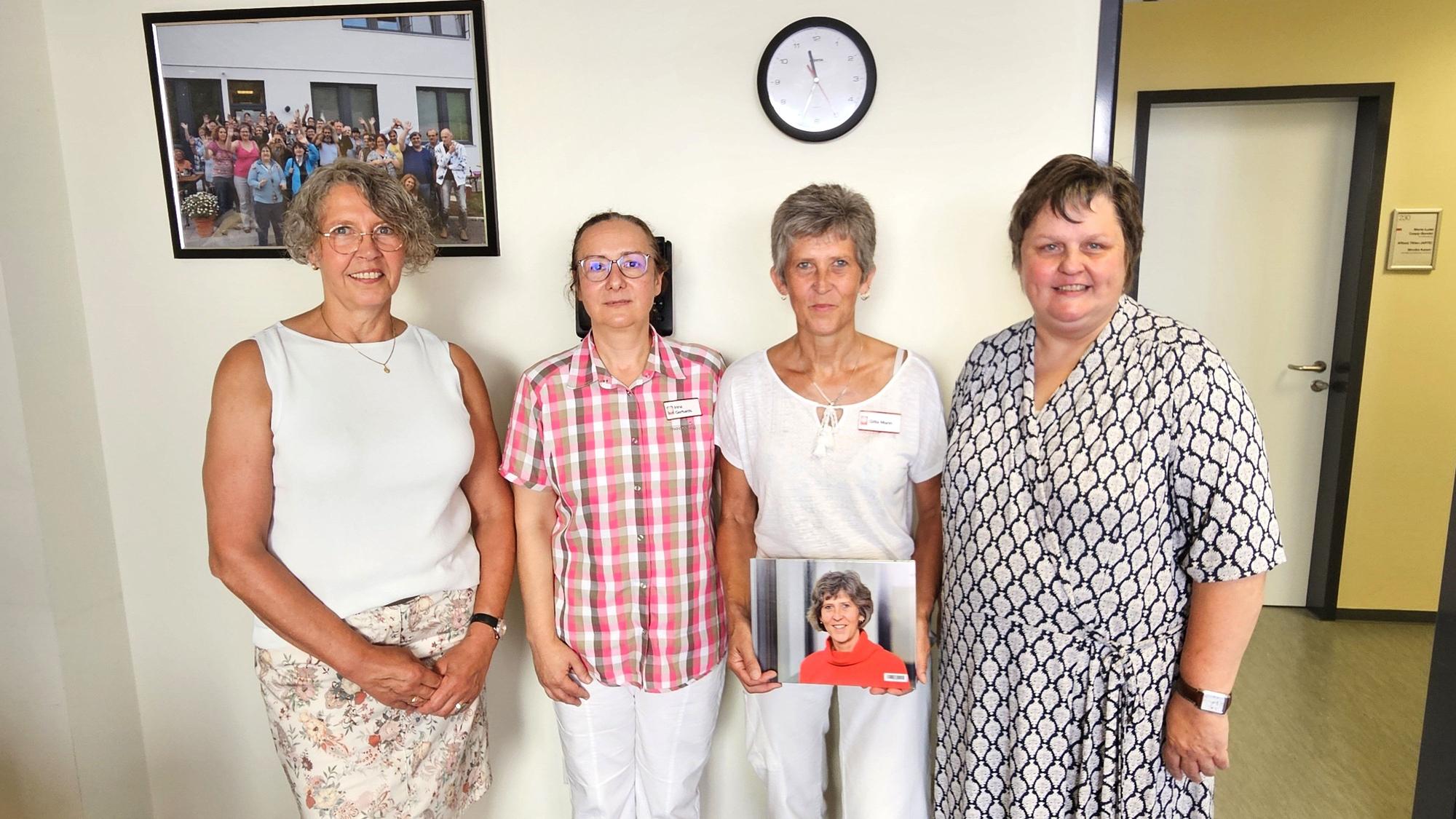 Gitta Marin, Elisabeth Nosbers, Irina Gerhards und Ute Stolz stehen nebeneinander.