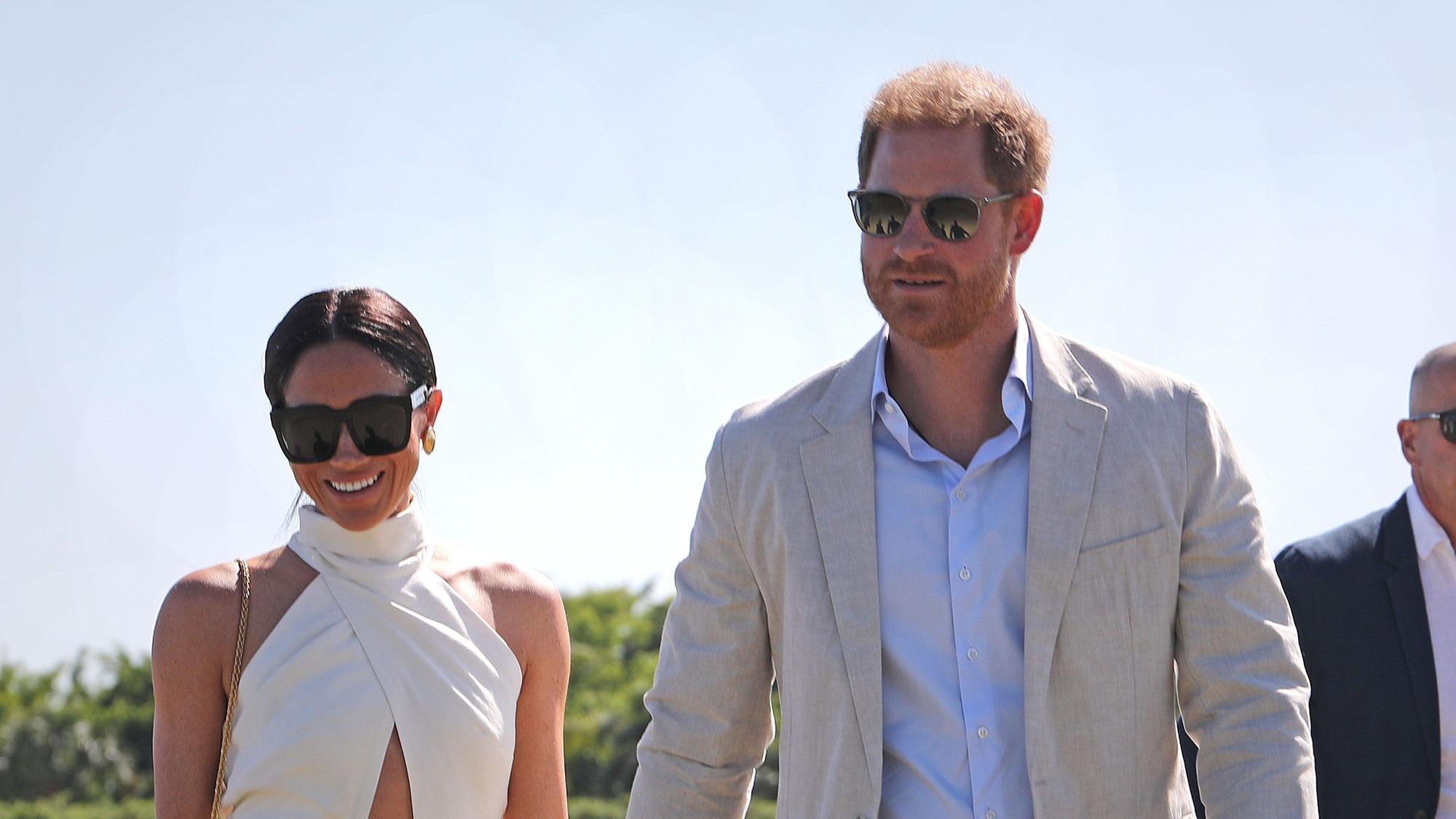 Prinz Harry und Herzogin Meghan von Sussex gehen Hand in Hand. Der Stabschef von Prinz Harry hat seinen Posten nach nur drei Monaten aufgegeben, nachdem sich beide Seiten darauf geeinigt hatten, dass er nicht der Richtige sei.