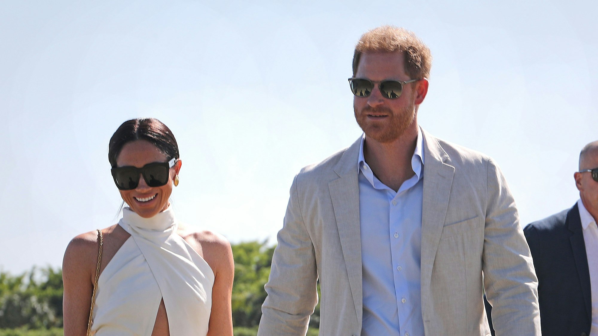 Prinz Harry und Herzogin Meghan von Sussex gehen Hand in Hand. Der Stabschef von Prinz Harry hat seinen Posten nach nur drei Monaten aufgegeben, nachdem sich beide Seiten darauf geeinigt hatten, dass er nicht der Richtige sei.