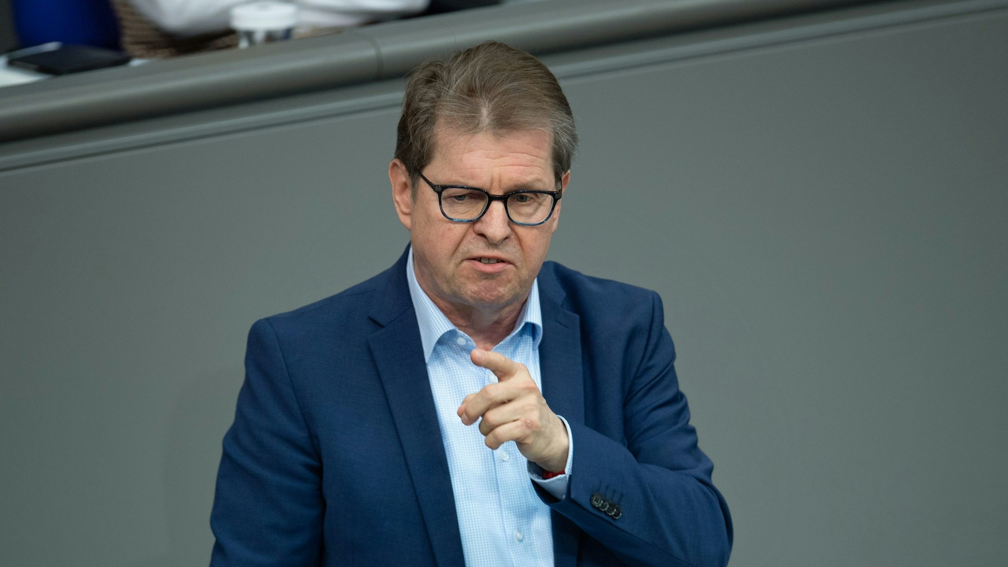 Ralf Stegner (SPD), kritisiert den Beschluss seines Parteipräsidiums zur Stationierung von US-Raketen in Deutschland.