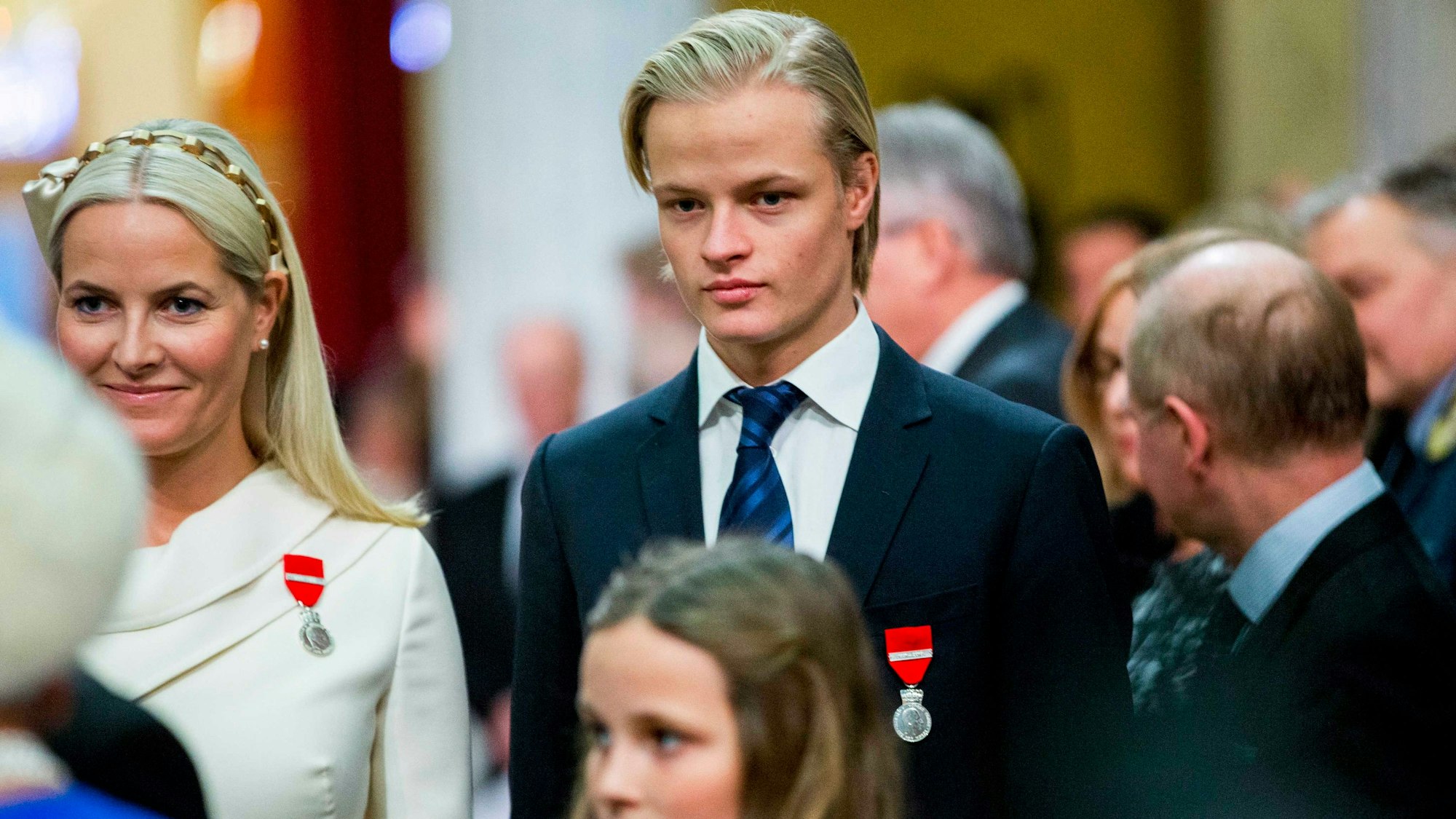 Kronprinzessin Mette-Marit von Norwegen (l.) und ihr Sohn Marius Borg Høiby.