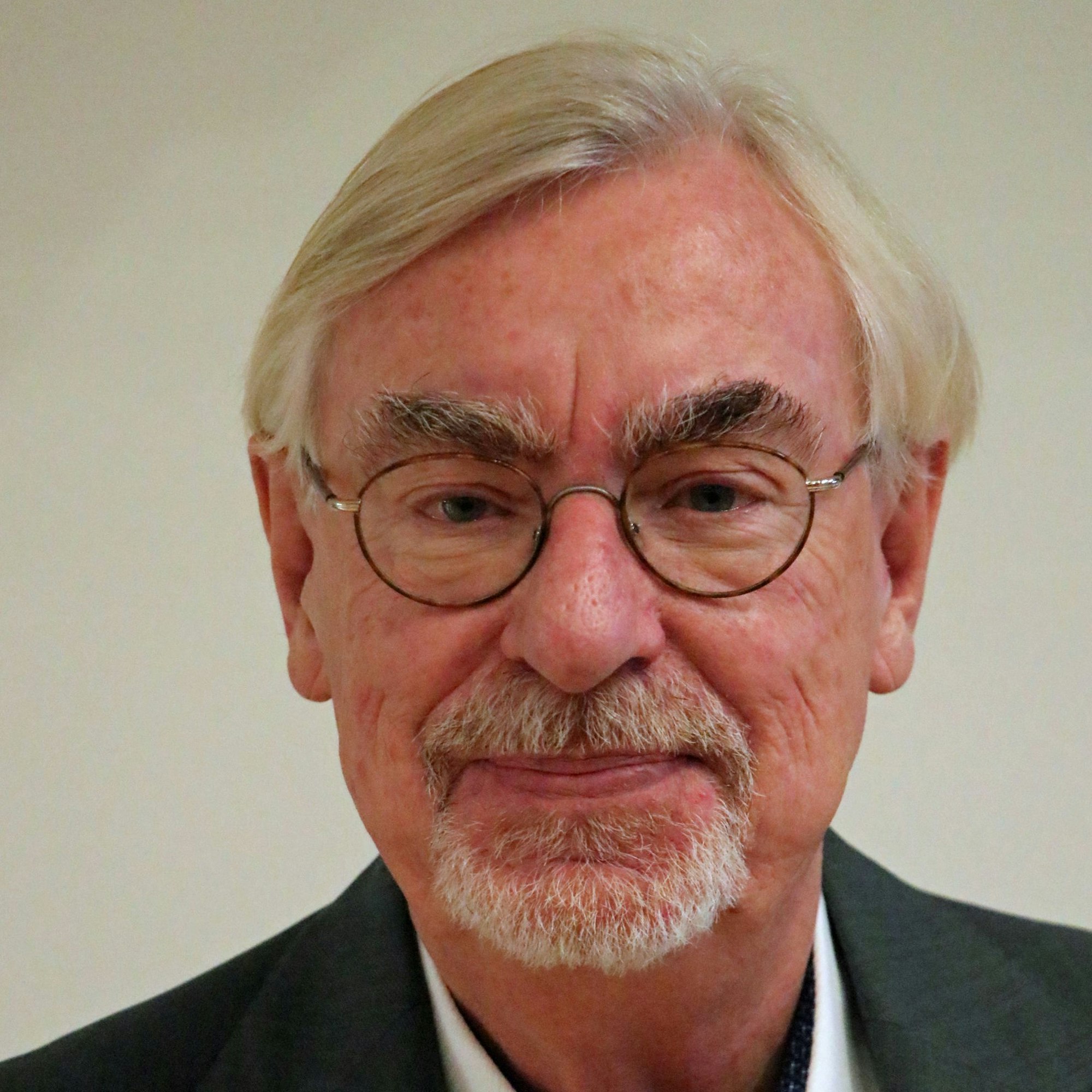 Auf dem Foto ist Professor Dr. Jürgen Höser zu sehen.