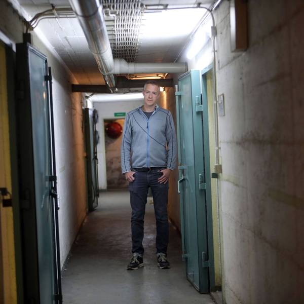 Christoph Lubbe in der Kommandozentrale unter der Gesamtschule Lindenthal