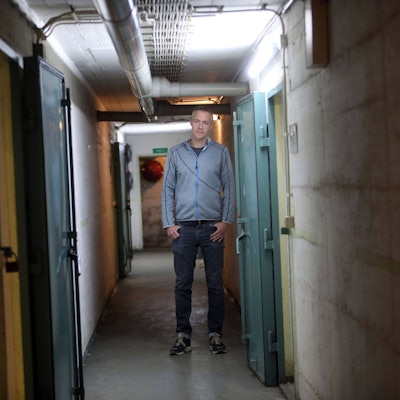 Christoph Lubbe in der Kommandozentrale unter der Gesamtschule Lindenthal