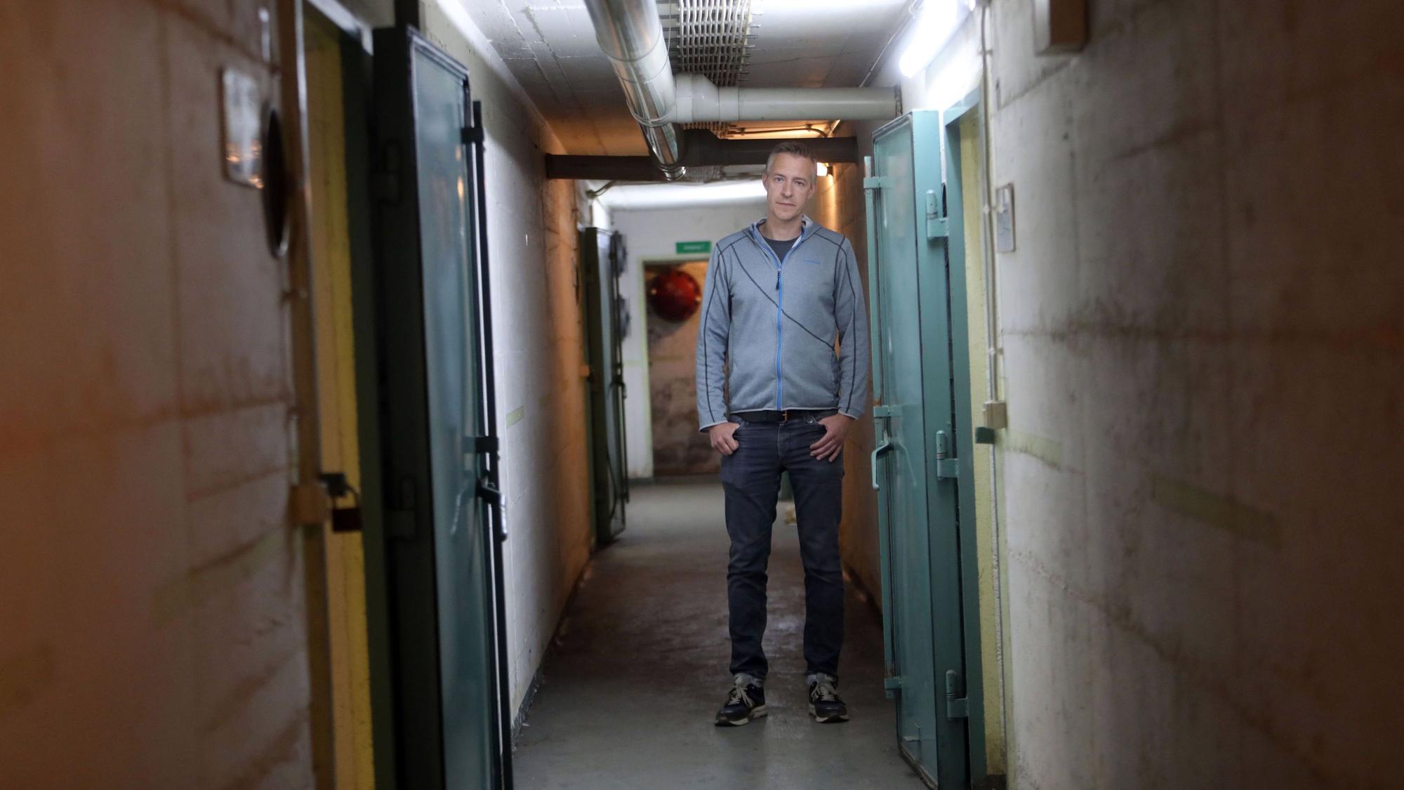Christoph Lubbe in der Kommandozentrale unter der Gesamtschule Lindenthal