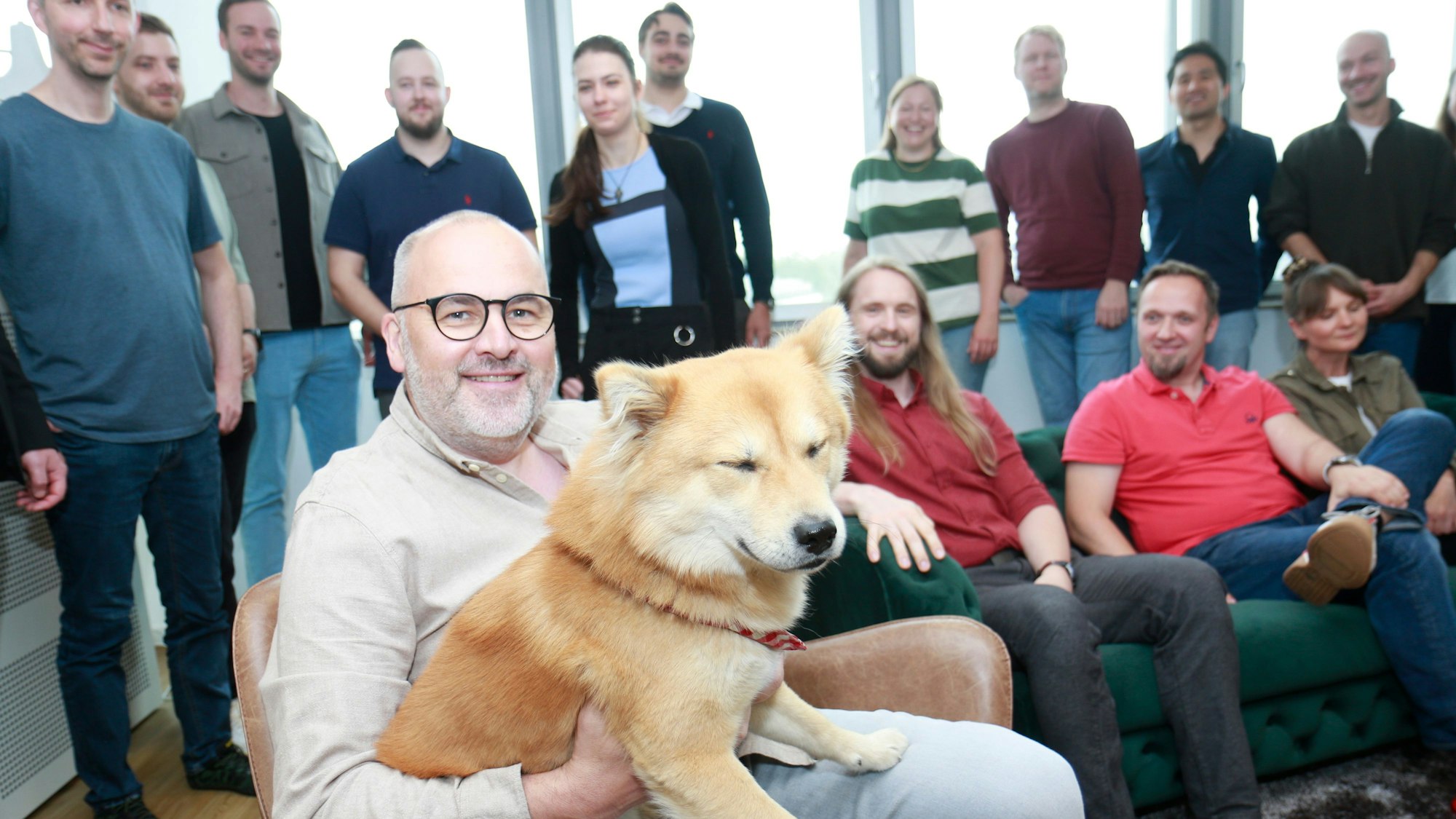 Dirk Schäfer ist Geschäftsführer von Crowdfox. Das KI Start-up Unternehmen möchte den Einkauf (Procurement) in Firmen mit Hilfe von Künstlicher Intelligenz optimieren.