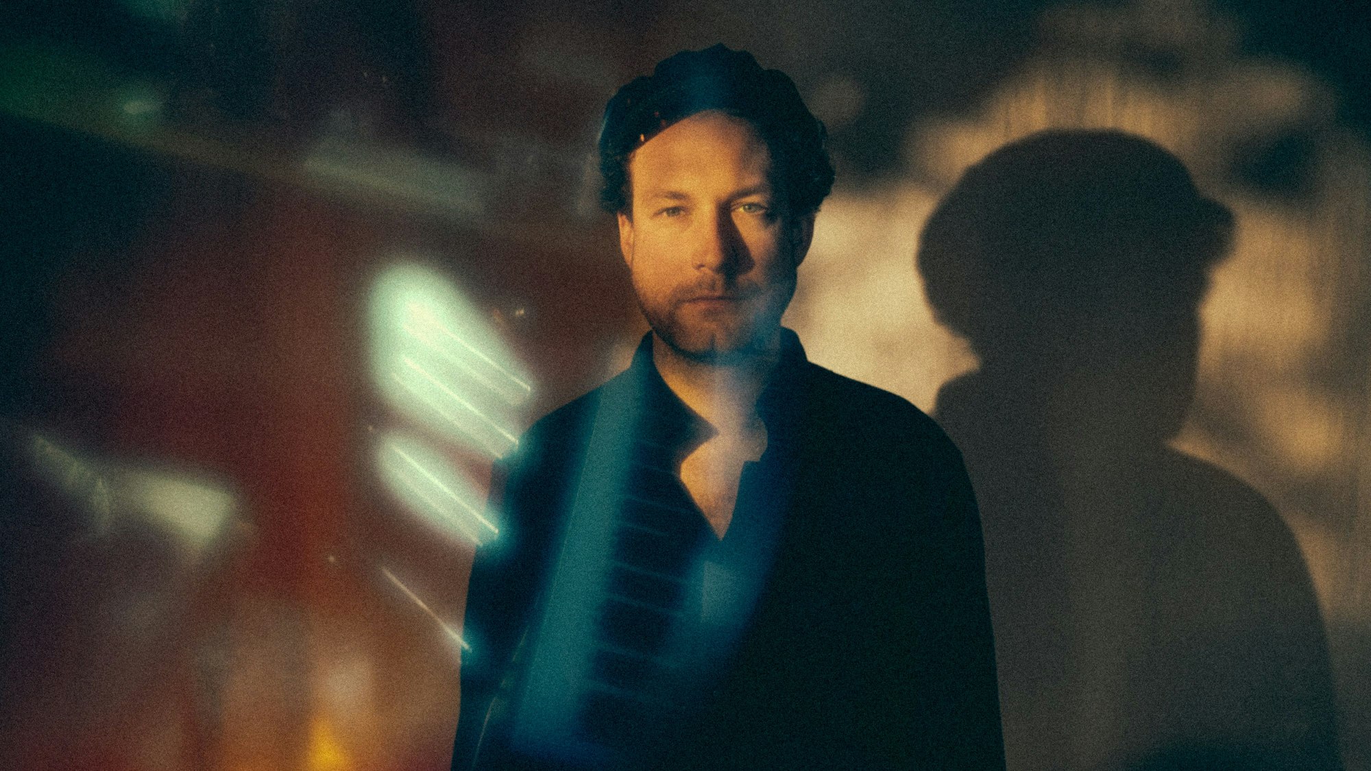 Severin Kantereit ist während der Bandpause mit AnnenMayKantereit gerade solo unterwegs.