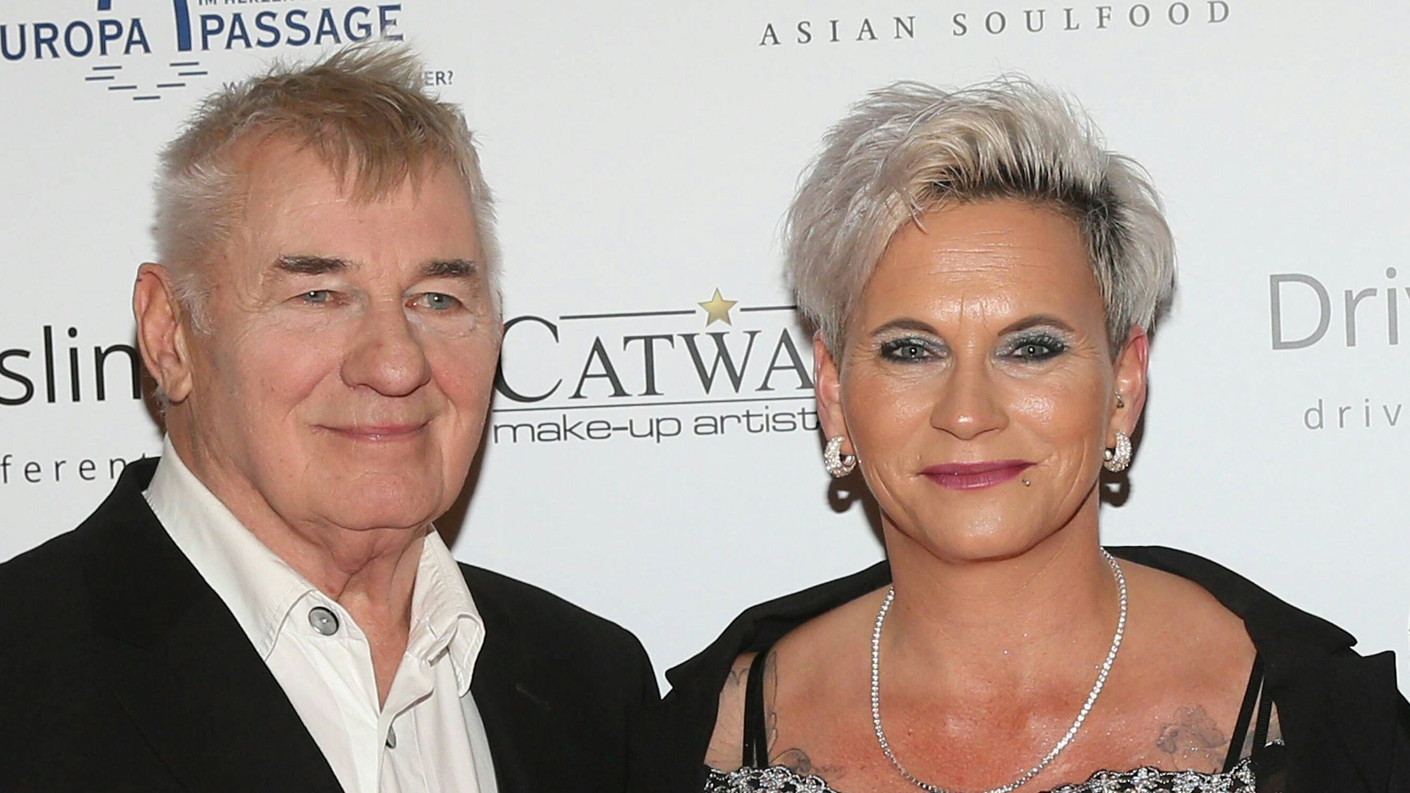 Heinz Hoenig und Annika Kärsten-Hoenig beim Opening des Asian Soulfood- & Sushi-Restaurants MIYO in Hamburg.