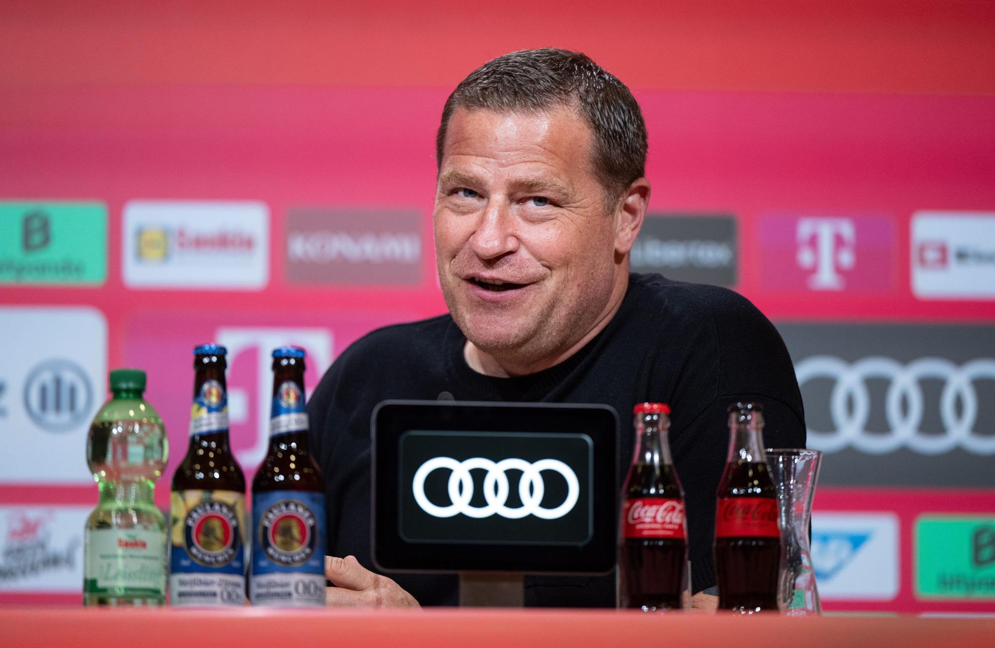 30.07.2024, Bayern, München: Max Eberl, Sportvorstand beim Bundesligisten FC Bayern München, spricht auf der Pressekonferenz zur Vorstellung von Neuzugang J. Palhinha im Presseclub der Allianz Arena. (zu dpa: «Eberls Nachtschichten in Korea: «Wenn die anderen schlafen»») Foto: Lukas Barth/dpa +++ dpa-Bildfunk +++