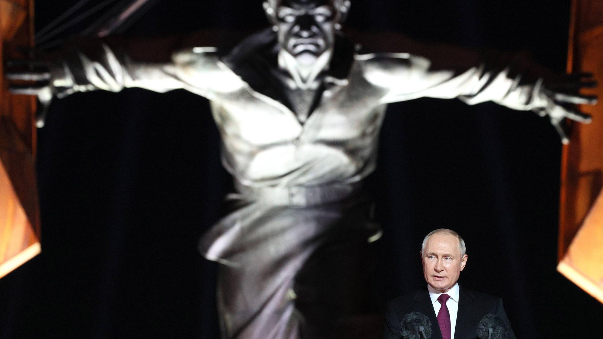 Wladimir Putin beim Gedenken an die Schlacht von Kursk im Zweiten Weltkrieg am 23. August 2023. Auch in der Gegenwart ist die russische Region wieder ein Thema für den Kremlchef. (Archivbild)